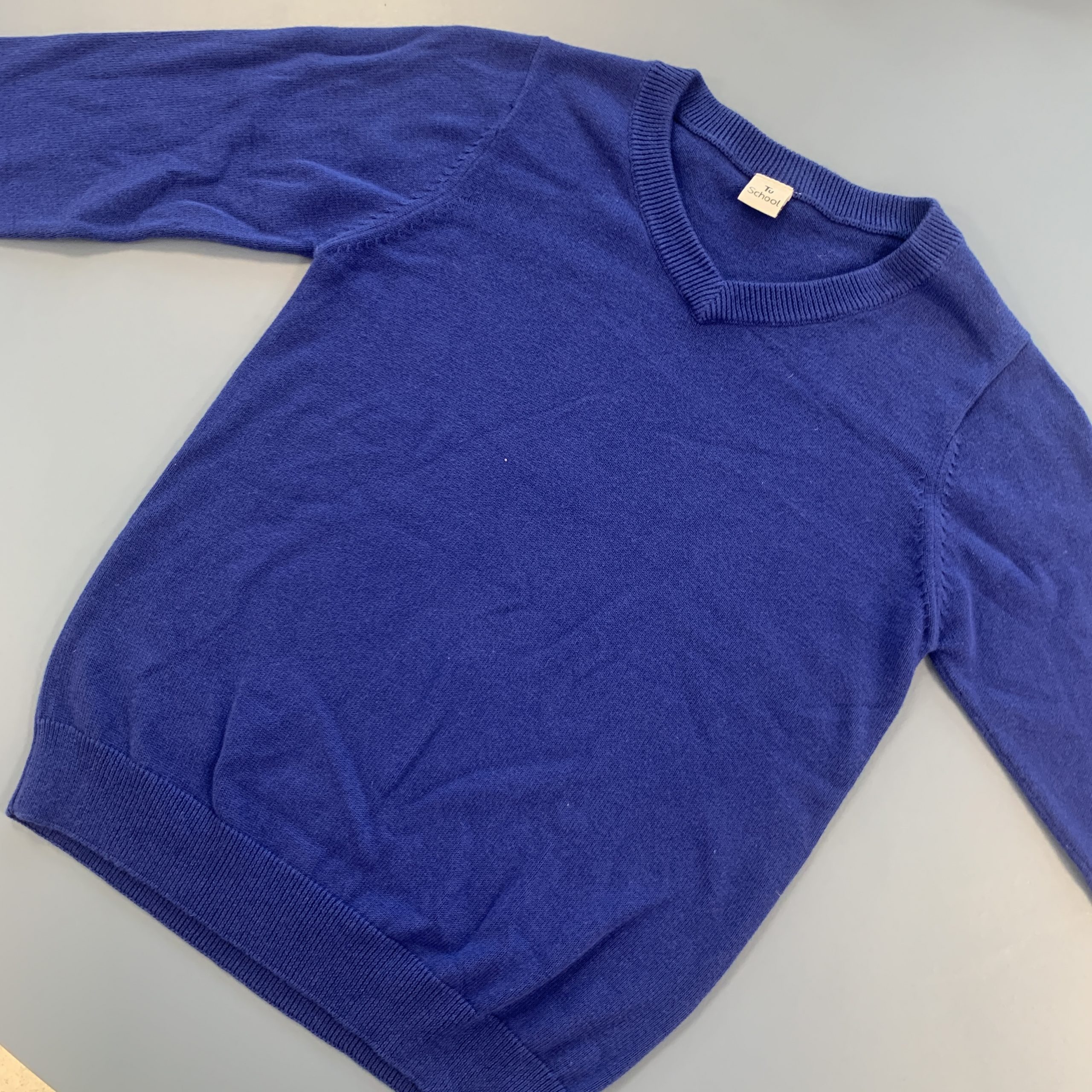 Jumper (V-Neck Knit)